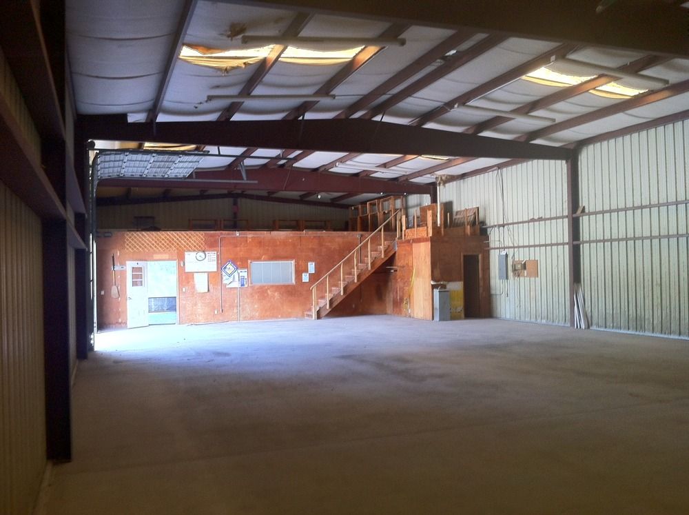 Retail / Distribution Warehouse: 1125 Saint Andrews Blvd, Panama City, FL 32405